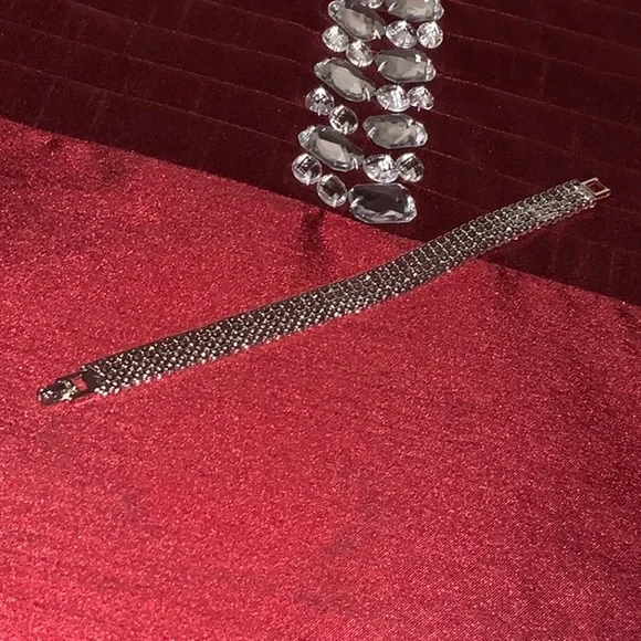 6/$20 Rhinestones bracelet - Picture 2 of 4